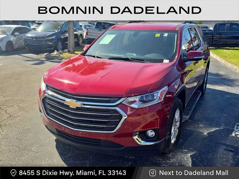 Used 2021 Chevrolet Traverse LT image 2