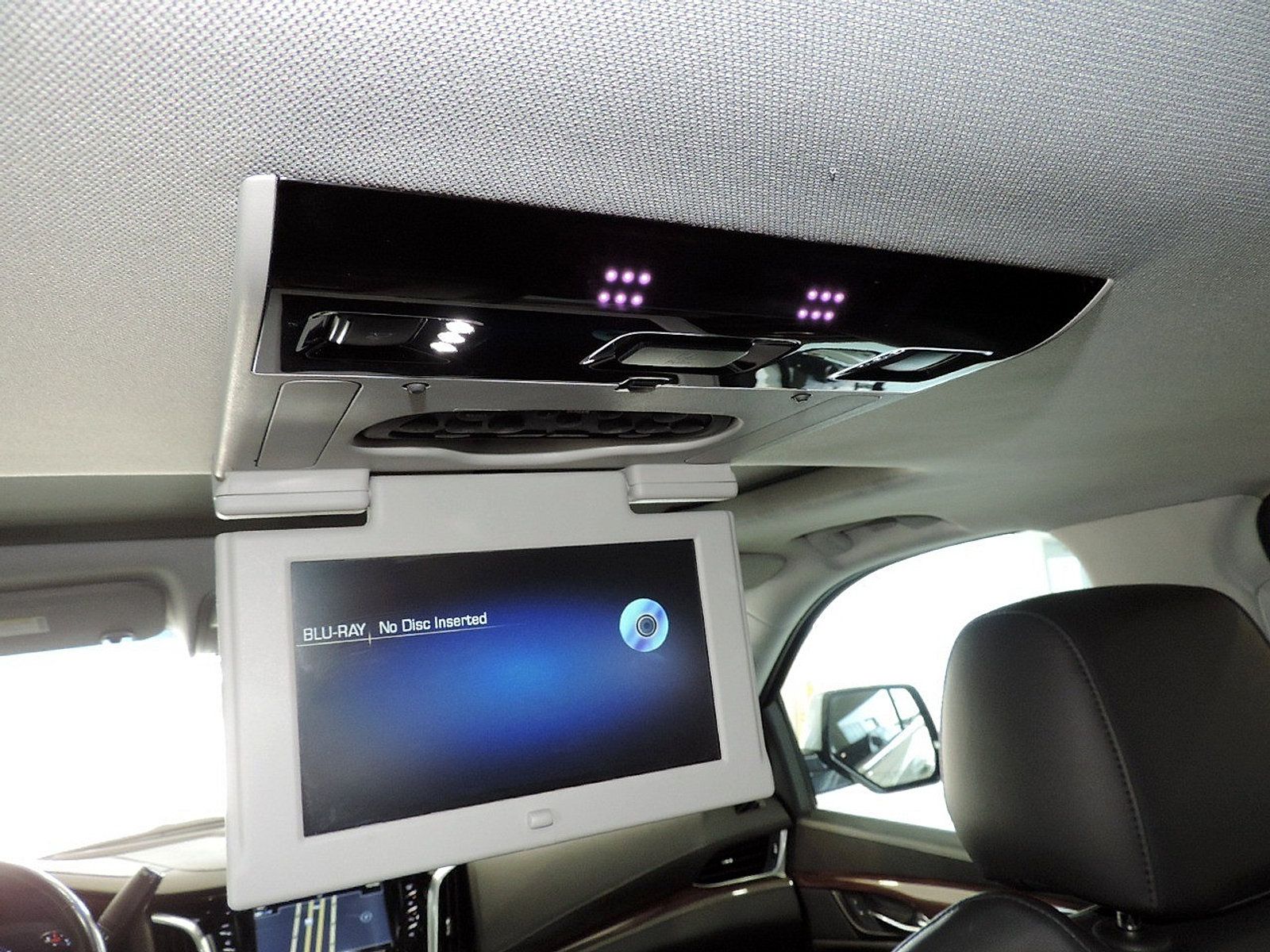 Used 2020 Cadillac Escalade Premium Luxury AWD/4WD image 19