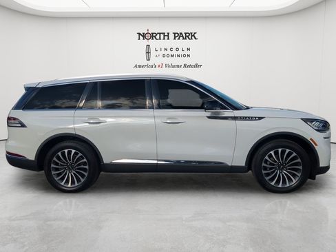 Used 2022 Lincoln Aviator AWD w/ Premium Package image 6
