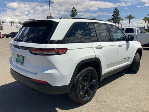 Certified 2023 Jeep Grand Cherokee Altitude image 9