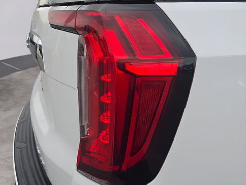 Used 2021 GMC Yukon SLT AWD/4WD image 12