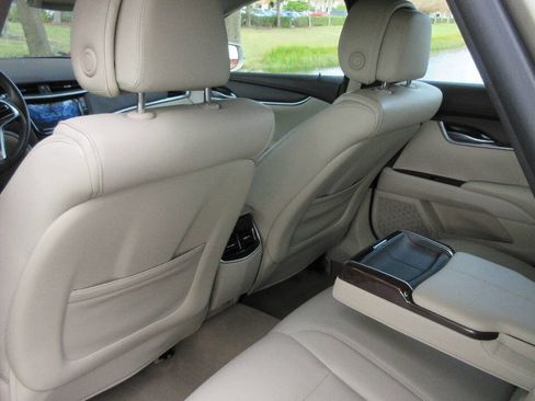 Used 2014 Cadillac XTS image 14