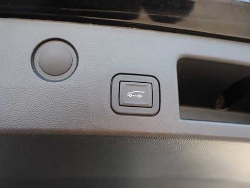 Used 2025 Chevrolet Equinox ACTIV w/ Safety and Technology Package AWD/4WD image 24
