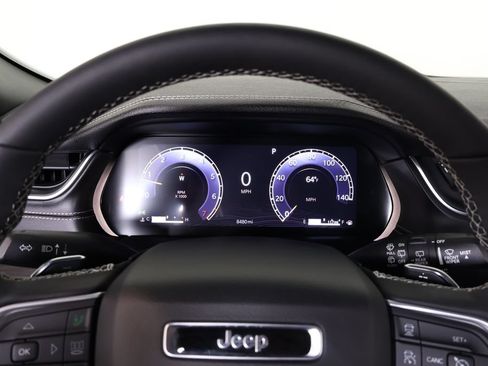 Used 2025 Jeep Grand Cherokee Limited w/ Black Appearance Package AWD/4WD image 28