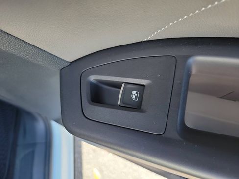 Certified 2022 Volkswagen Atlas Cross Sport SEL R-Line image 12