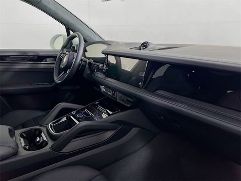 New 2026 Porsche Cayenne GTS image 31