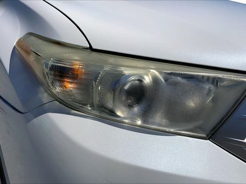 Used 2012 Toyota Highlander FWD w/ Tech Pkg image 26