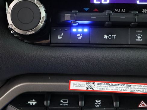 Used 2025 Toyota Tundra Limited AWD/4WD image 22
