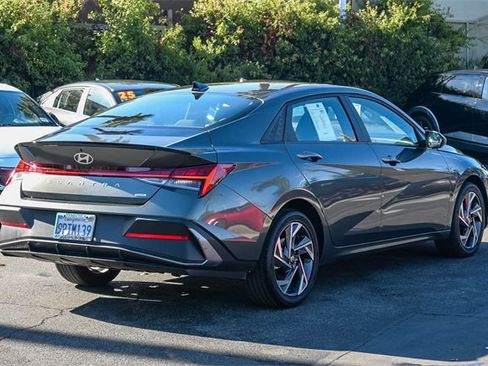Certified 2025 Hyundai Elantra SEL image 4