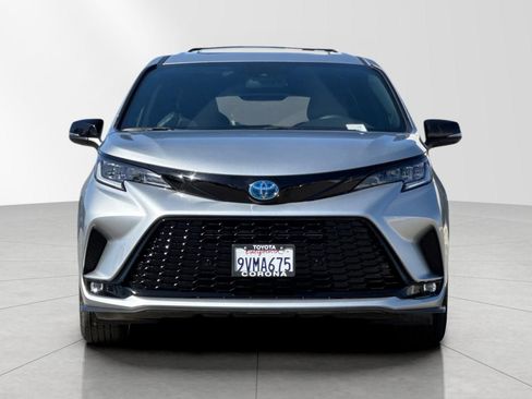 Used 2025 Toyota Sienna XSE w/ XSE Premium Package image 9