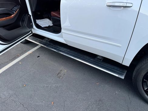 Used 2020 Chevrolet Suburban Premier w/ Premier Plus Edition image 11