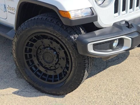 Used 2019 Jeep Wrangler Unlimited Sahara w/ Safety Group AWD/4WD image 3