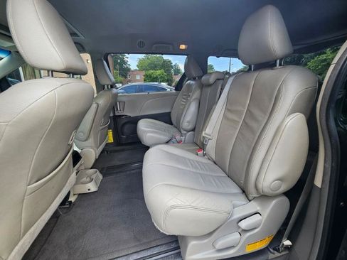 Used 2014 Toyota Sienna XLE FWD image 70