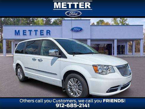 Used 2015 Chrysler Town & Country Touring-L w/ Mopar Premium Addition Group FWD image 1