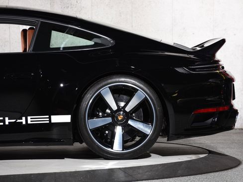 Used 2023 Porsche 911 Sport Classic image 18