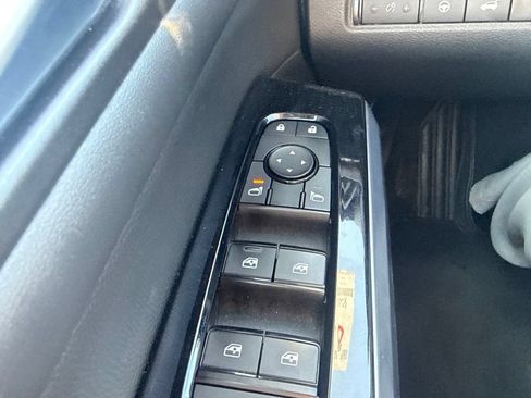 Used 2023 Nissan Pathfinder SL w/ Black Appearance Package AWD/4WD image 22