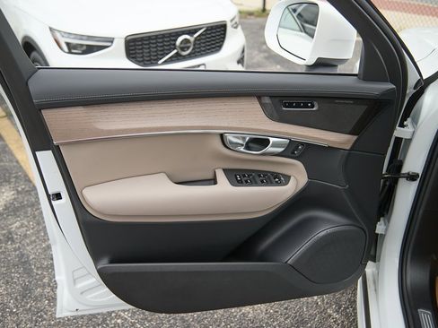 New 2026 Volvo XC90 B6 Plus w/ Protection Package Premier image 10