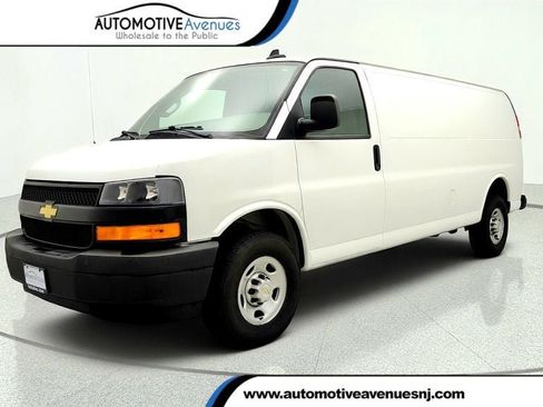 Used 2024 Chevrolet Express 3500 Extended RWD image 1