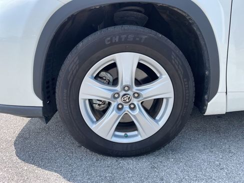 Used 2021 Toyota Highlander LE FWD image 58