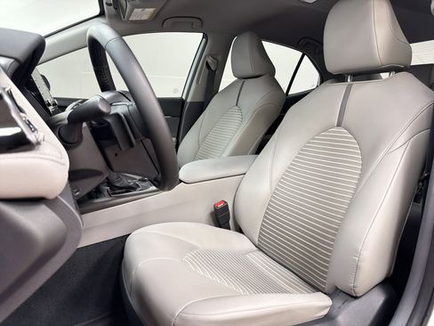 Used 2023 Toyota Camry SE image 17