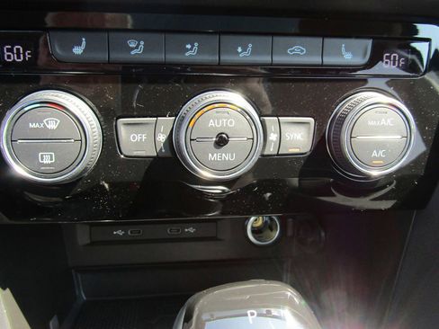 New 2024 Volkswagen Taos SE image 32