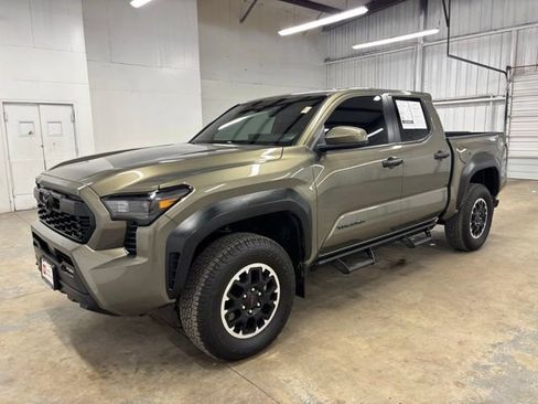Certified 2024 Toyota Tacoma TRD Off-Road AWD/4WD image 3