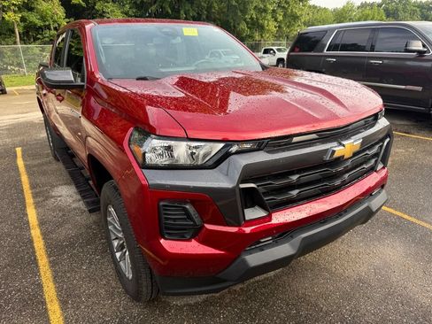 Used 2023 Chevrolet Colorado LT RWD image 3