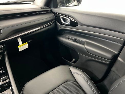 New 2026 Jeep Compass Latitude image 10