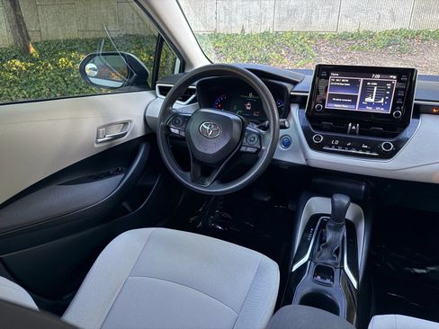 Used 2020 Toyota Corolla LE w/ Carpet Mat Package (TMS) FWD image 20