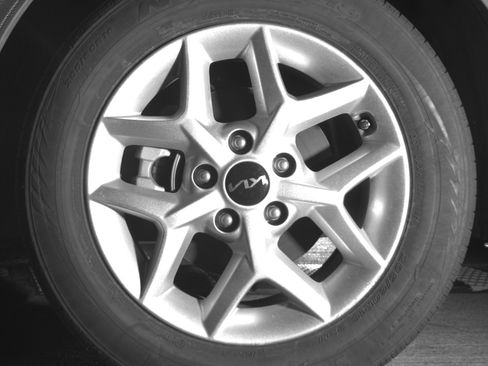 Used 2025 Kia Soul LX w/ LX Technology Package image 12