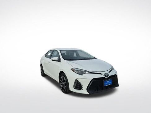 Used 2018 Toyota Corolla SE image 3