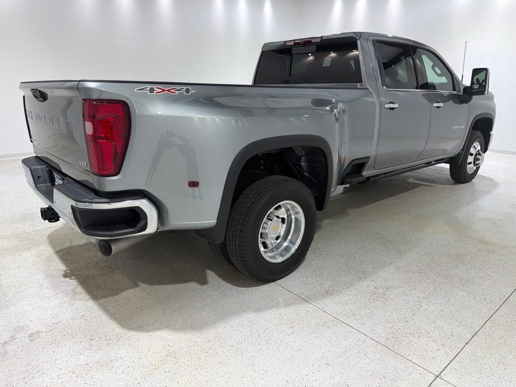 Used 2025 Chevrolet Silverado 3500 LTZ w/ LTZ Plus Package AWD/4WD image 5