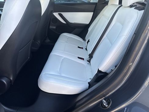 Used 2021 Tesla Model Y Long Range image 23