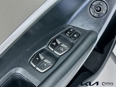 Used 2016 Hyundai Santa Fe SE image 17