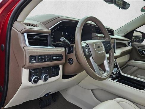 Used 2022 GMC Yukon Denali w/ Denali Premium Package AWD/4WD image 11