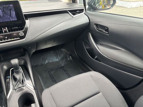 Used 2025 Toyota Corolla LE image 31