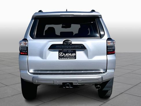 Used 2022 Toyota 4Runner TRD Off-Road image 5