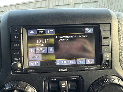 Used 2017 Jeep Wrangler Unlimited Sahara AWD/4WD image 18