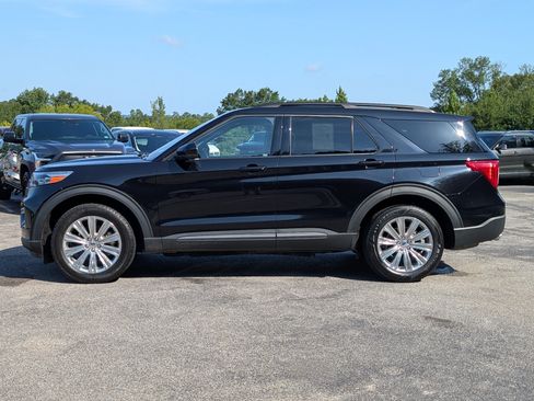 Used 2022 Ford Explorer XLT w/ Equipment Group 202A AWD/4WD image 6
