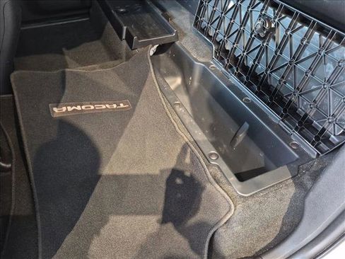 Used 2017 Toyota Tacoma SR RWD image 24