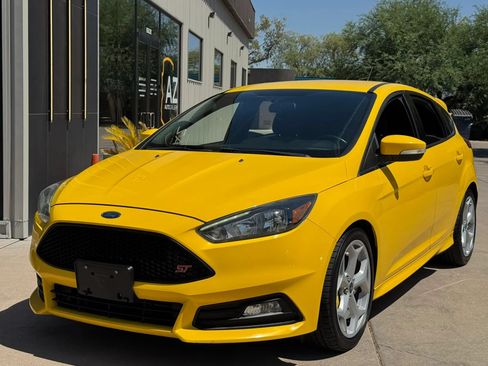 Used 2017 Ford Focus ST FWD image 2