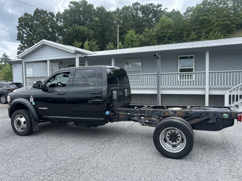 Used 2022 RAM 4500 Tradesman RWD image 3