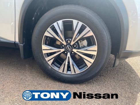 Used 2023 Nissan Rogue SV FWD image 9