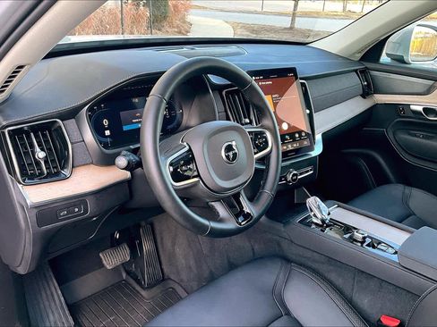 Used 2025 Volvo XC90 T8 Plus image 17