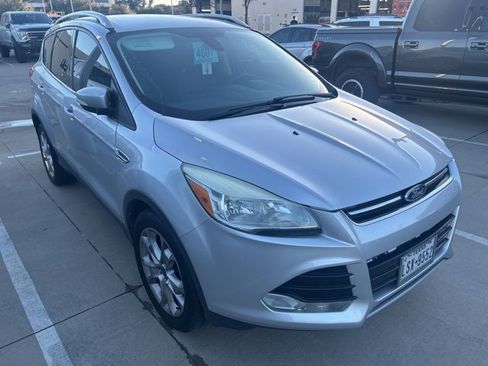 Used 2016 Ford Escape Titanium image 2