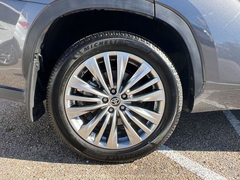 Used 2023 Toyota Highlander Platinum image 7