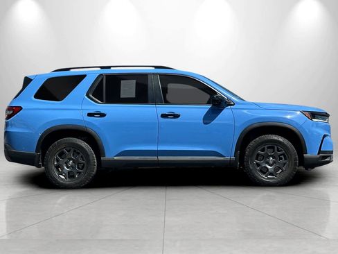 Used 2025 Honda Pilot TrailSport image 8