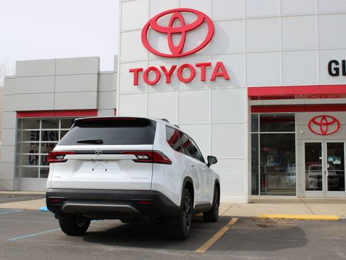 New 2026 Toyota Grand Highlander Platinum image 6