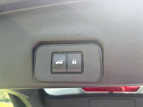 Used 2024 Nissan Rogue SV FWD image 5