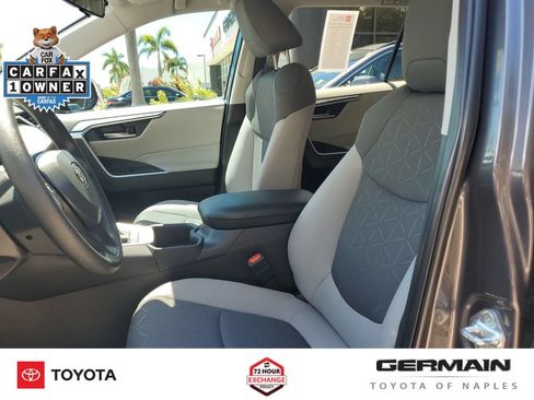 Used 2025 Toyota RAV4 XLE FWD image 19